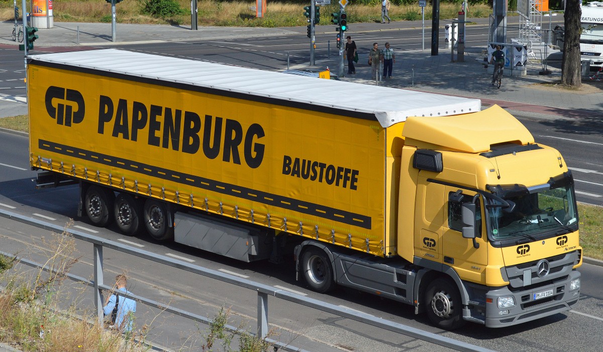 MB ACTROS 1841 Sattelzug der Fa. PAPENBURG BAUSTOFFE, 28.08.14 Berlin Adlershof.