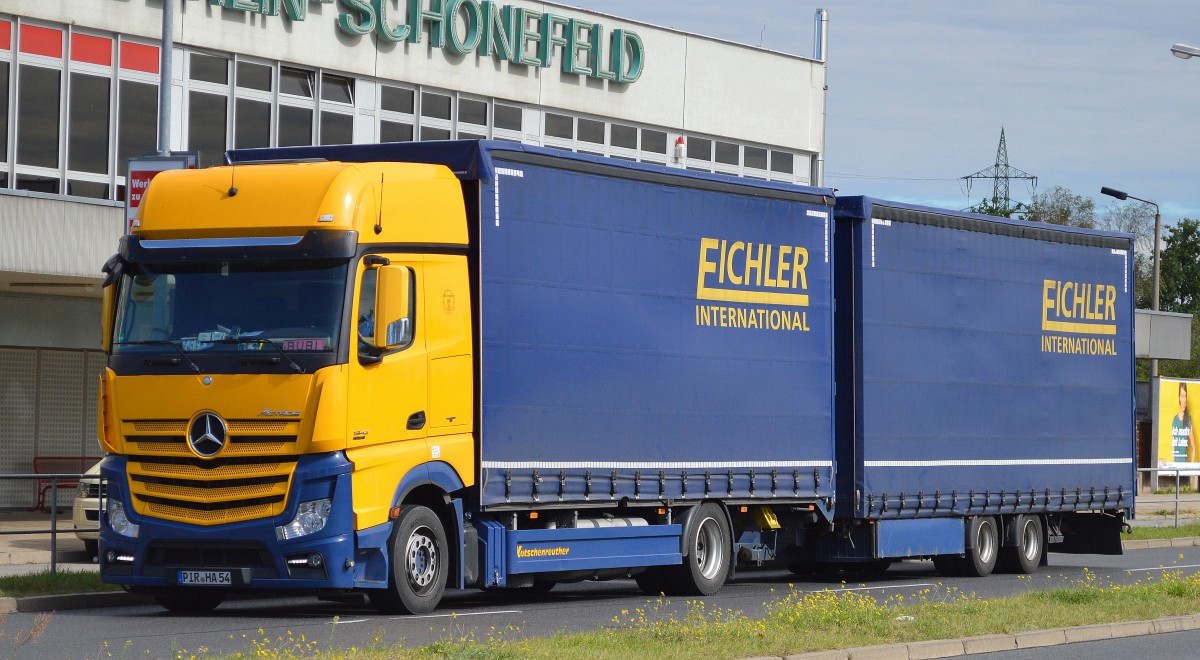 MB ACTROS 1842 Hängerzug der Sped. EICHLER INTERNATIONAL am 08.09.15 Höhe Flughafen Berlin-Schönefeld. 