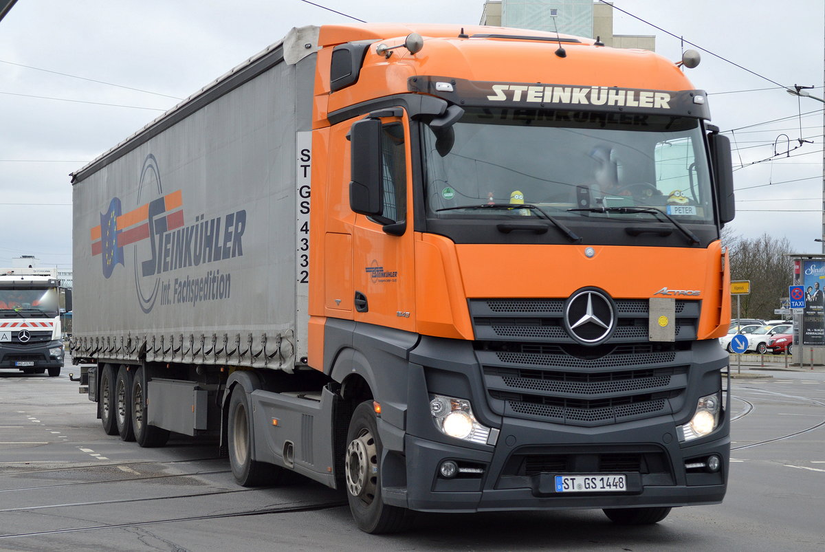 MB ACTROS 1843 mit Trailer der Sped. STEINKÜHLER am 07.03.17 Berlin-Marzahn.