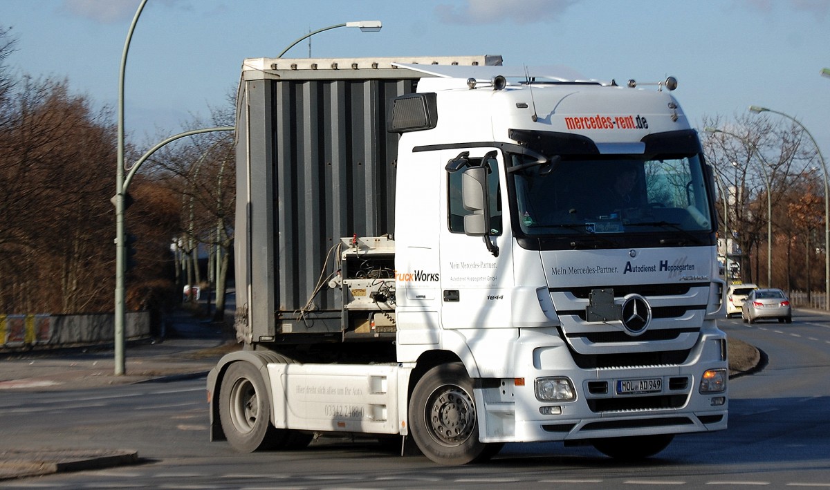 MB ACTROS 1844 Miet-Sattelzug der Fa. Autodienst Hoppegarten Richtung Berliner Westhafen, 06.02.14 Berlin Beusselbrücke. 