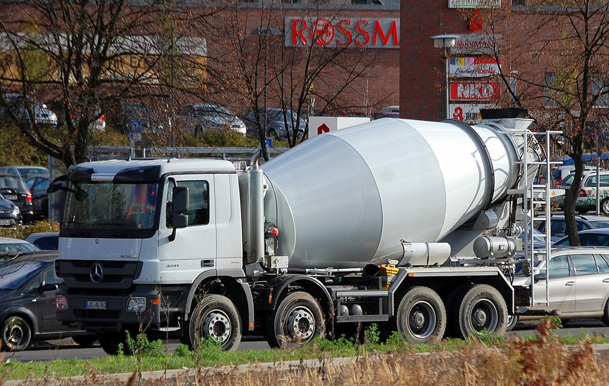 MB ACTROS 3241 Betonmischfahrzeug am 05.11.13 Berlin Marzahn