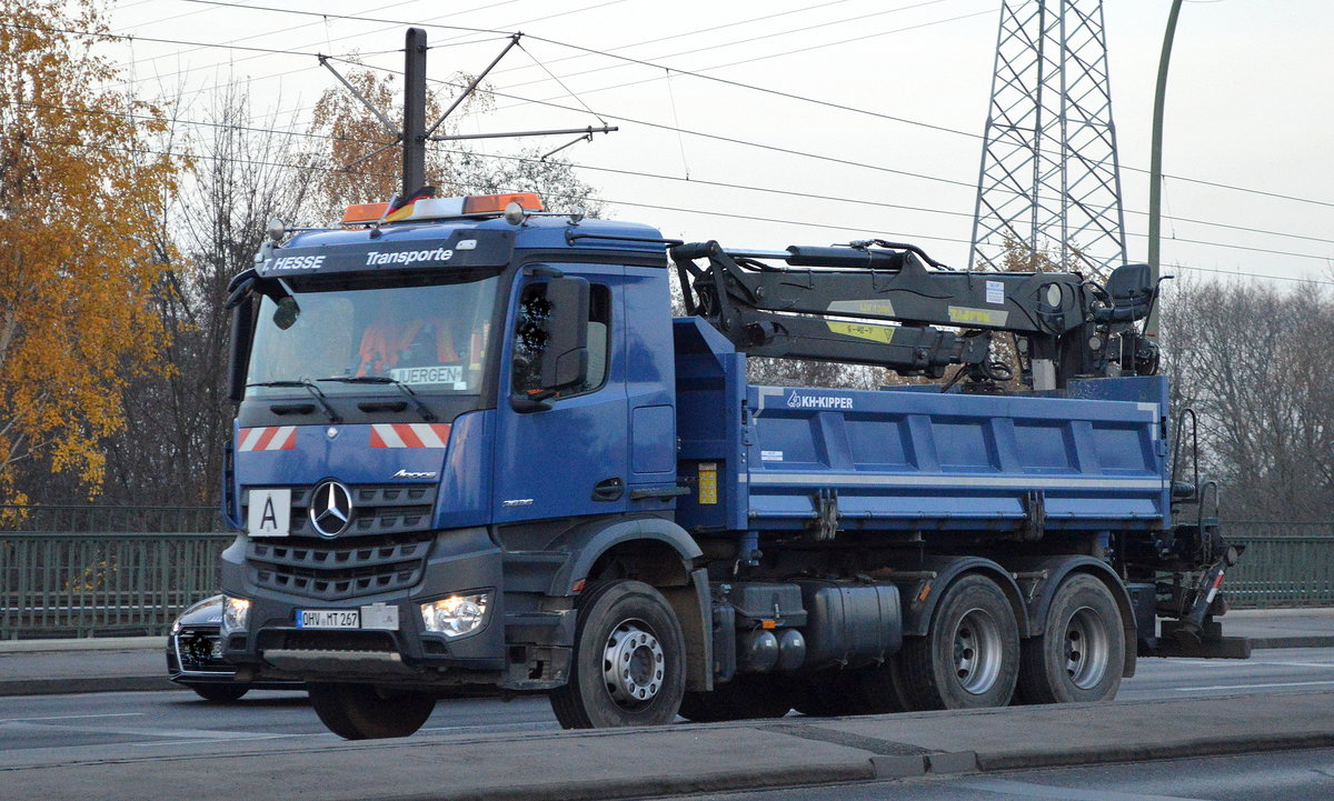 MB AROCS 2635 Baukipper (Selbstlader) der Fa.- T. HESSE Transporte am 23.11.16 Berlin-Marzahn.