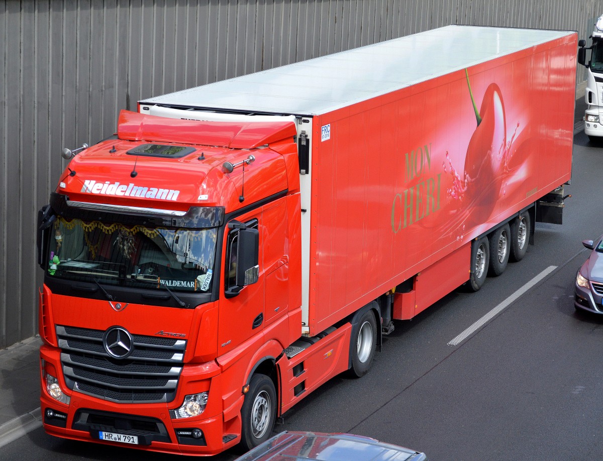 MB NEW ACTROS 1845 Sattelzug der Sped. Heidelmann mit MON CHÈRI Auflieger am 07.05.15 Berliner Stadtautobahn Höhe Knobelsdorffstr. 