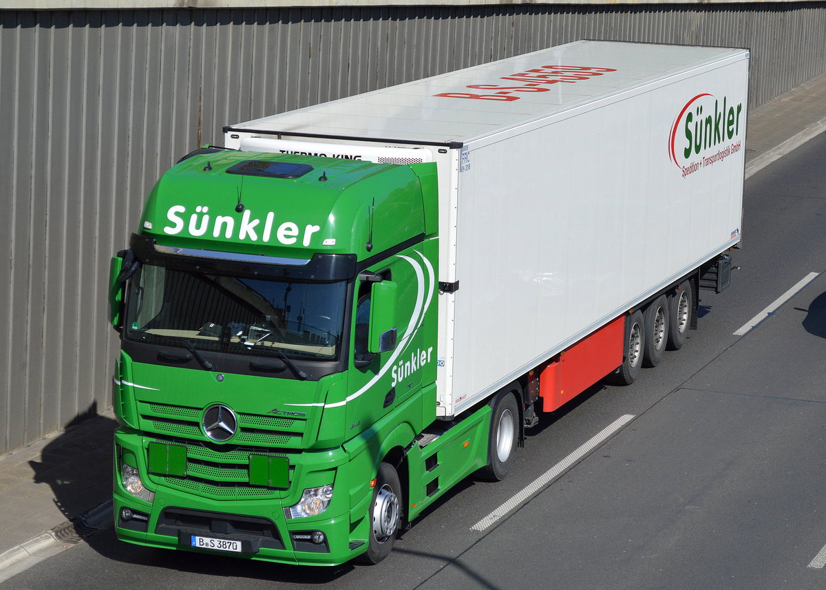 MB NEW ACTROS 1845 Zugmaschine mit Trailer der Sped. Sünkler am 21.04.16 Berliner Stadtautobahn Höhe Knobelsdorffstr. 