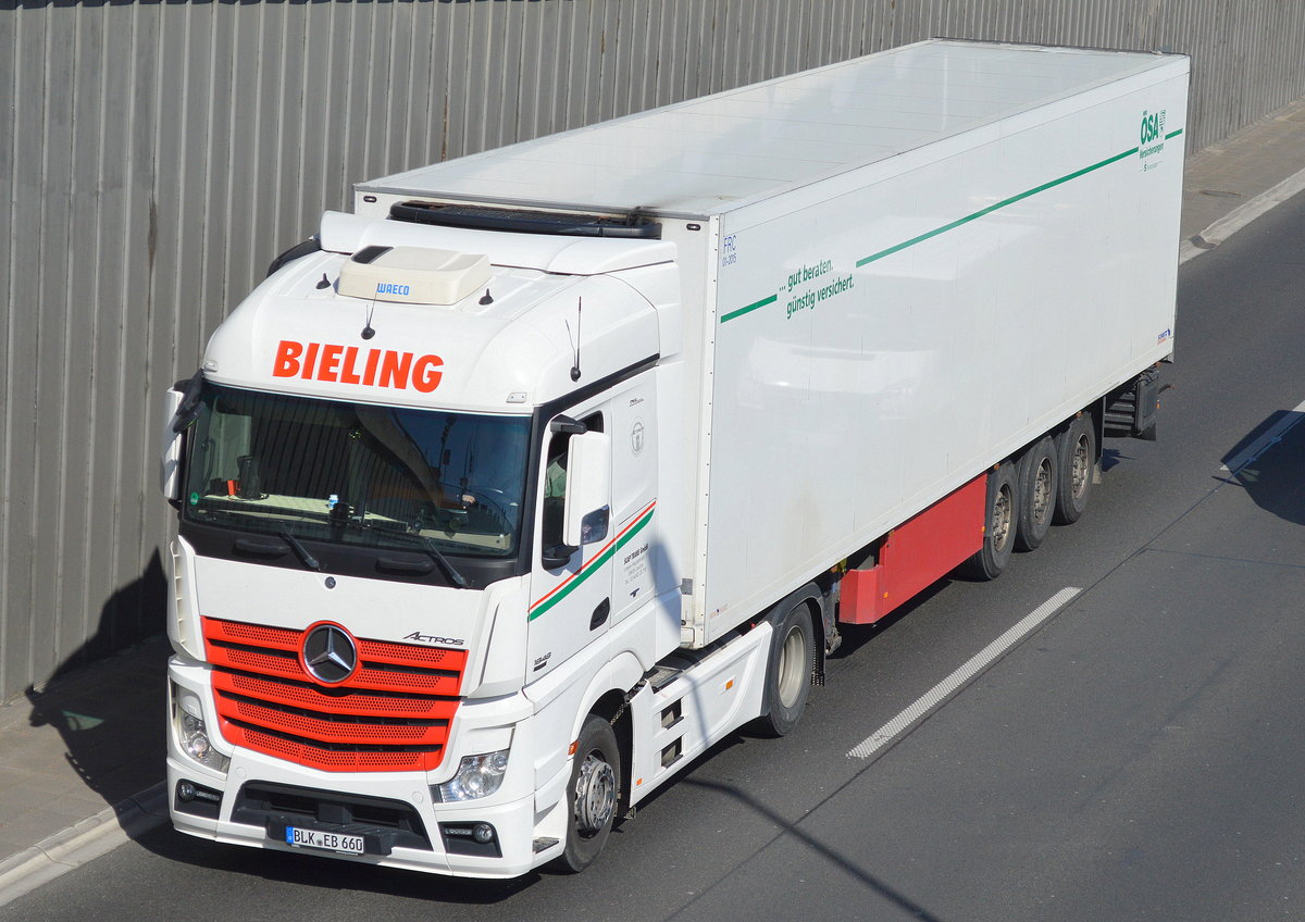MB NEW ACTROS 1848 Zugmaschine der Fa. BILELING SCAB TRANS GmbH mit Trailer der Fa ÖSA Versicherungen am 21.04.16 Berliner Stadtautobahn Höhe Knobelsdorffstr. 