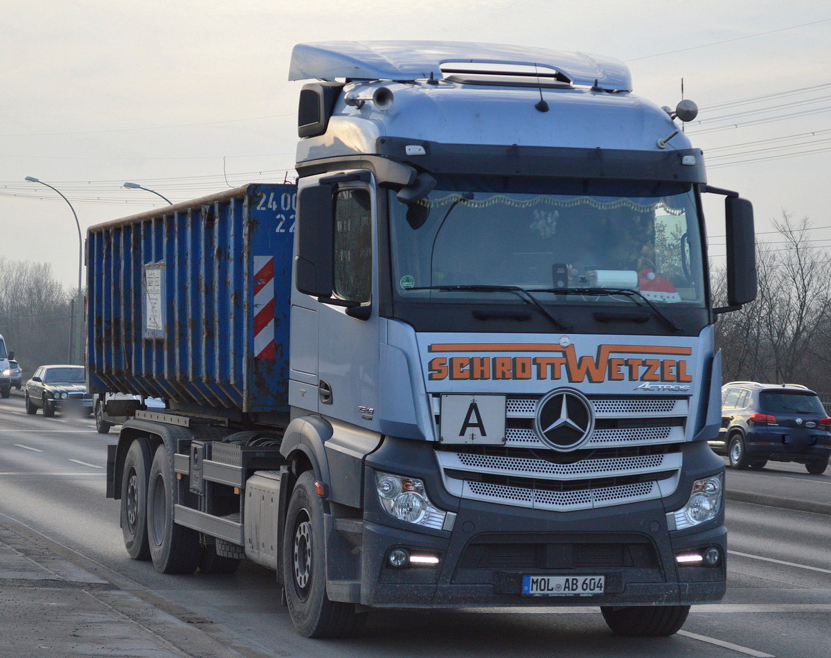 MB NEW ACTROS 2548 A>brollkipper der Fa.SCHROTT WETZEL am 23.11.16 Berlin-Marzahn.
