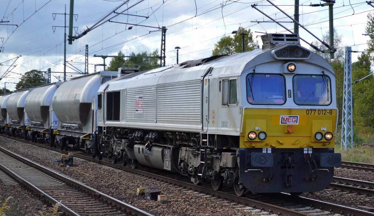 MEG 077 012-8 mit Ganzzug Staubgutwagen für Zement (leer) und hinten dran MEG 804 am 26.09.15 Bhf. Flughafen Berlin-Schönefeld.