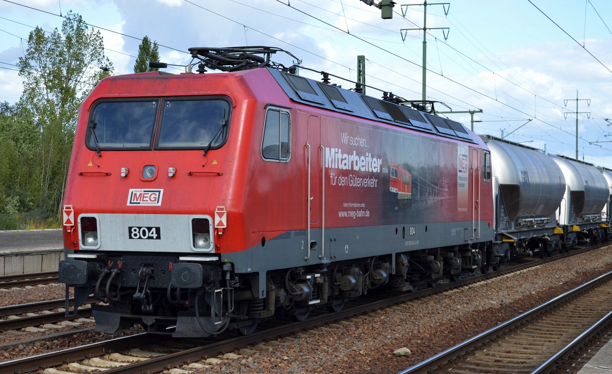 MEG 804 (156 004-4) am Ende eines Zementstaubzuges gezogen von 077 012-8 am 26.09.15 Bhf. Flughafen Berlin-Schönefeld.