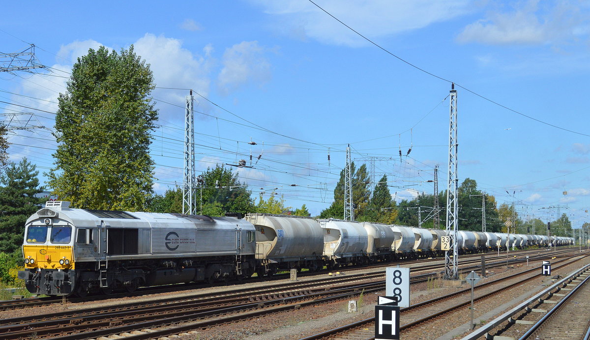 MEG mir der ECR 266 442-3 und dem übernommenen Zementstaubzug (leer) Richtung Zementwerk Rüdersdorf am 04.09.17 Berlin-Springpfuhl.