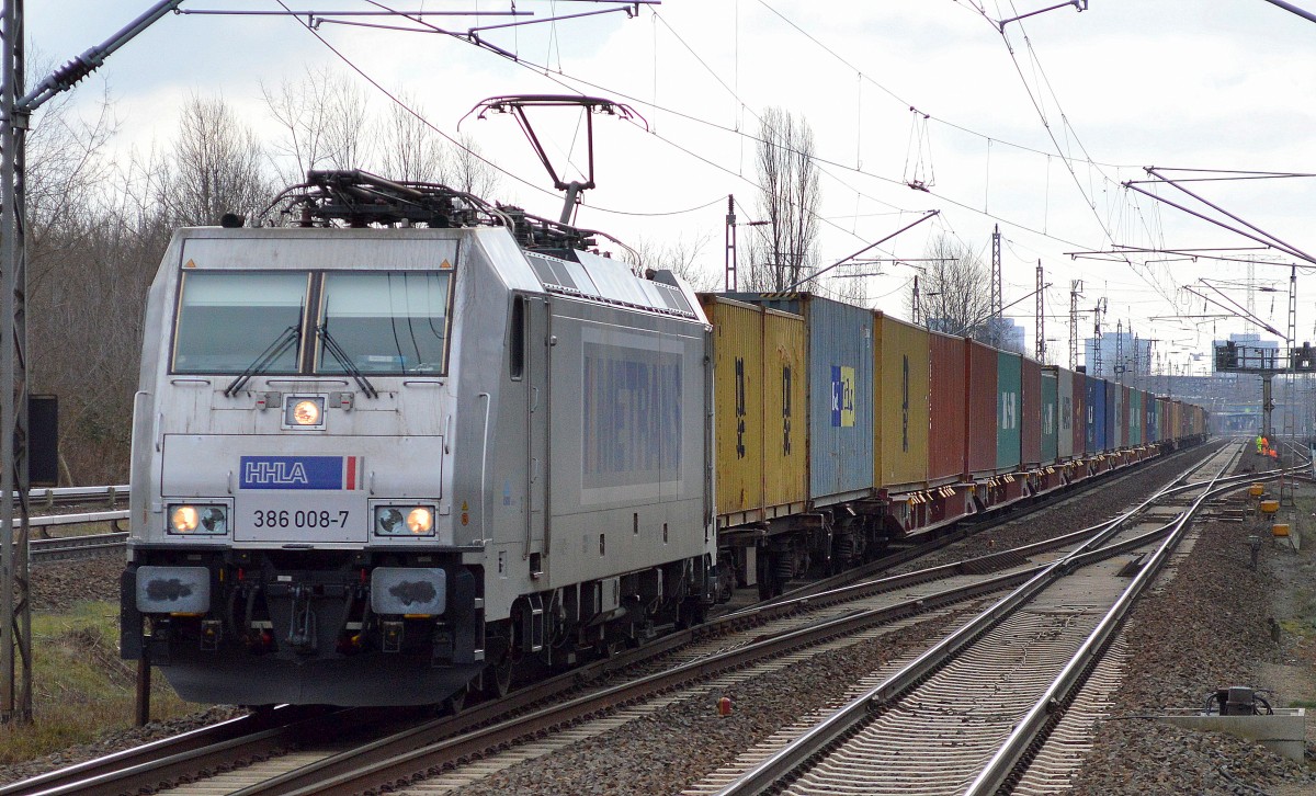 Metrans 386 008-7 mit Containerzug am 05.03.15 Berlin-Hohenschönhausen. 