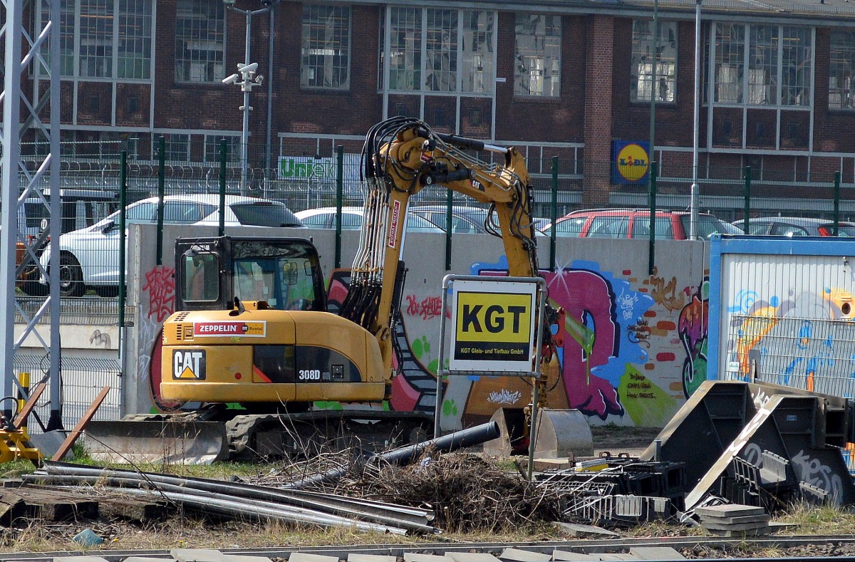 Mietbaumschine CAT 308D CR Kompaktbagger im Einsatz bei Fa. KGT Gleisbauarbeiten Höhe Berlin warschauer Str. 03.04.14