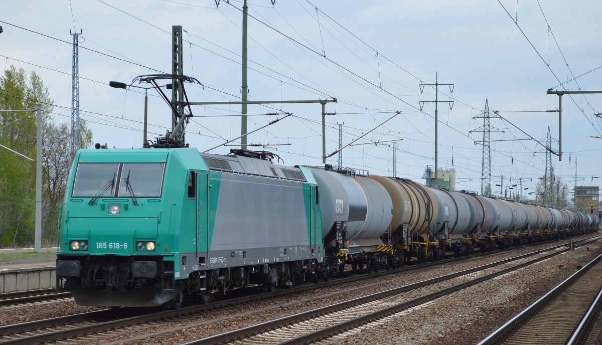 Mietlok für RHC 185 618-6 mit Kesselwagenzug am 26.04.15 Bhf. Flughafen Berlin-Schönefeld.