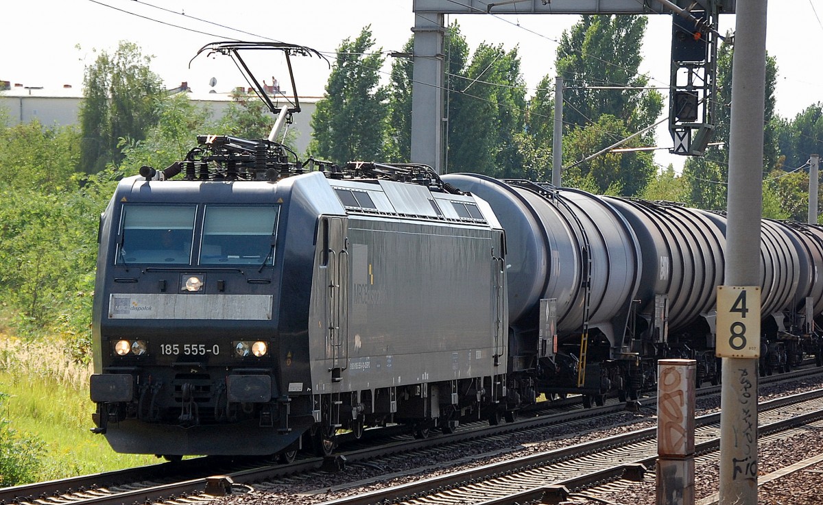 MRCE Leasinglok 185 555-0 f�r CTL t�tig mit Kesselwagenzug Richtung Bernau, 22.08.13 Berlin-Pankow. 