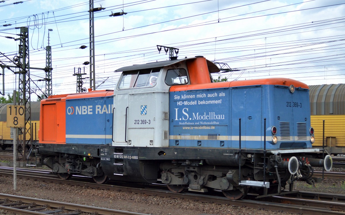 NbE 212 369-3 (92 80 1212 369-3 D-NBEG, Deutz Bj.1965) am 09.05.14 Durchfahrt Bhf. Fulda.