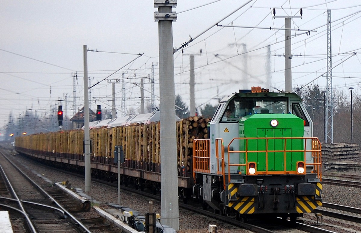 Neusichtung für mich in Berlin, die relativ neue SETG Lok V 1700.001 eine MaK G 1700BB (ehemals eine VPS Lok) mit Holzzug Richtung Berliner Innenstadt am 11.12.13 Berlin-Blankenburg.