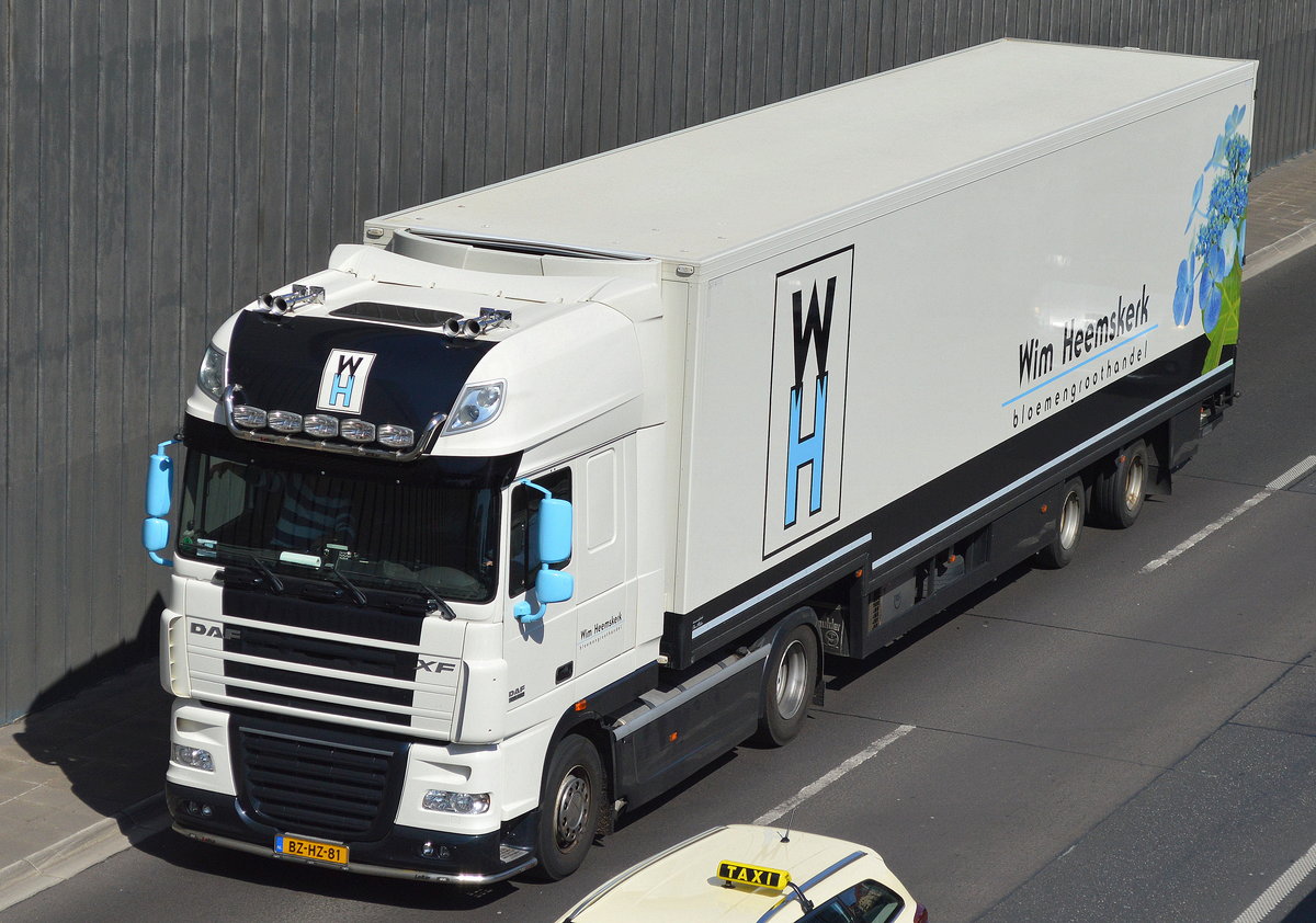 Niederländischer Sattelzug mit DAF XF 105.450 Zugmaschine mit Kühlthermo-Trailer der Fa. Wim Heemskerk Blumengrosshandel am 21.04.16 Berliner Stadtautobahn Höhe Knobelsdorffstr.