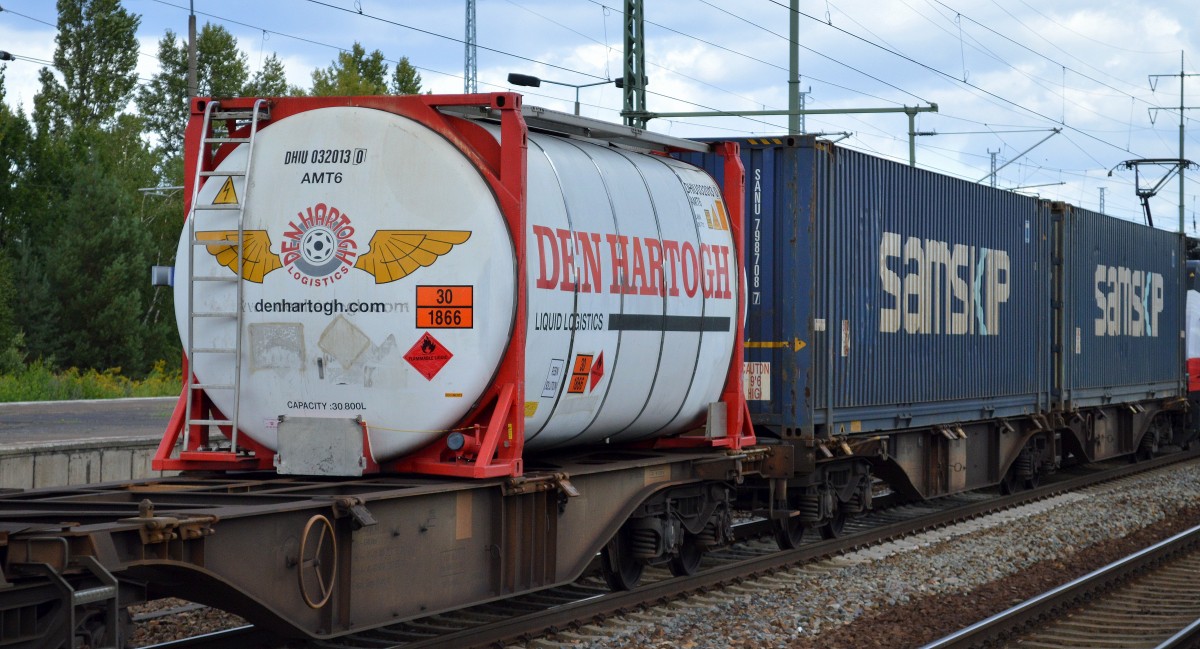 Niederländischer Tankcontainer der Fa. DEN HARTOGH lt. UN-Nr. 30/1866 für den Transport von Harzlösung am 20.08.14 Bhf. Flughafen Berlin-Schönefeld.