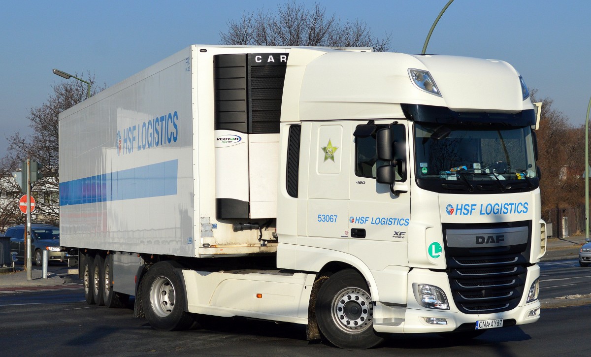 Noch ganz neuer DAF XF 460 EURO 6 Kühlfracht-Sattelzug von HSF LOGISTICS verlästt den Fruchthof am Berliner Westhafen am 27.06.15 