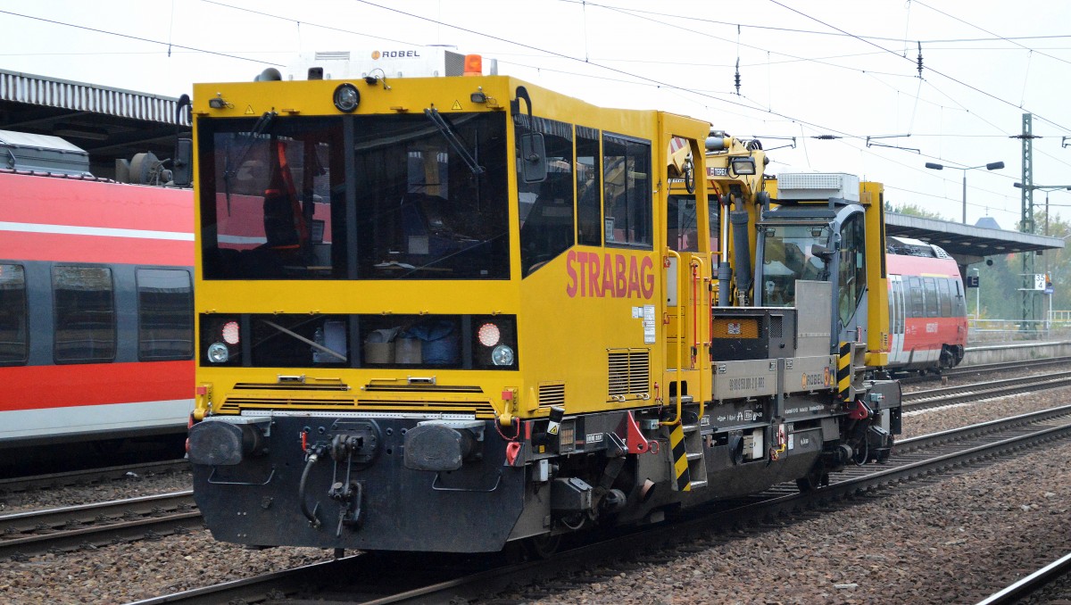 Noch mal in der Vorderansicht der Gleiskraftwagen Bamowag 54.20 der Fa. STRABAG mit der Nr. 99 80 9150 001-2 D-BRS am 07.10.15 Bhf. Flughafen Berlin-Schönefeld.