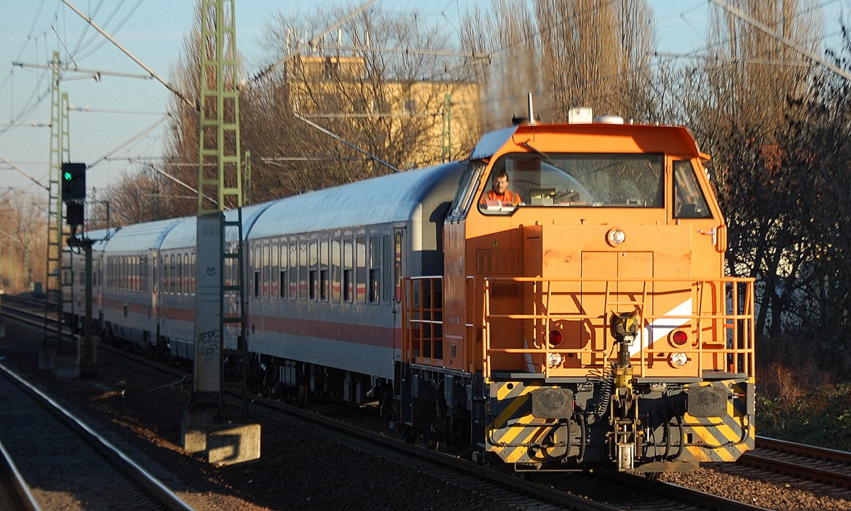 Northrail Mietlok der DB der BR 352 mit einigen IC-Personenwagen Richtung Berlin-Grunewald am 30.12.13 Höhe Berlin Jungfernheide.