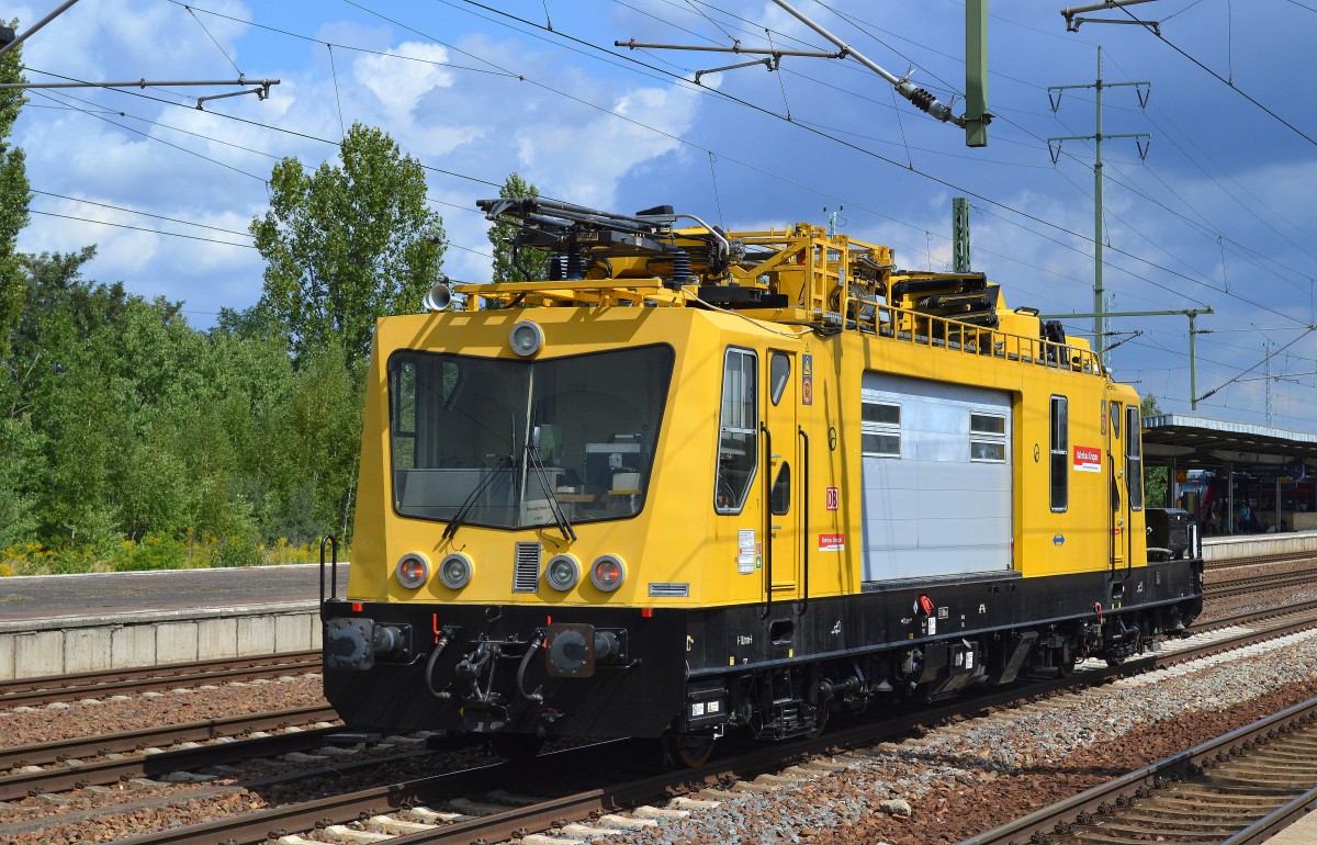 Oberleitungs- und Montagefahrzeug (OMF) ehemalige BR 706 der DB Bahnbau Gruppe, 14.08.14 Durchfahrt Bhf. FlughafenBerlin-Schönefeld.