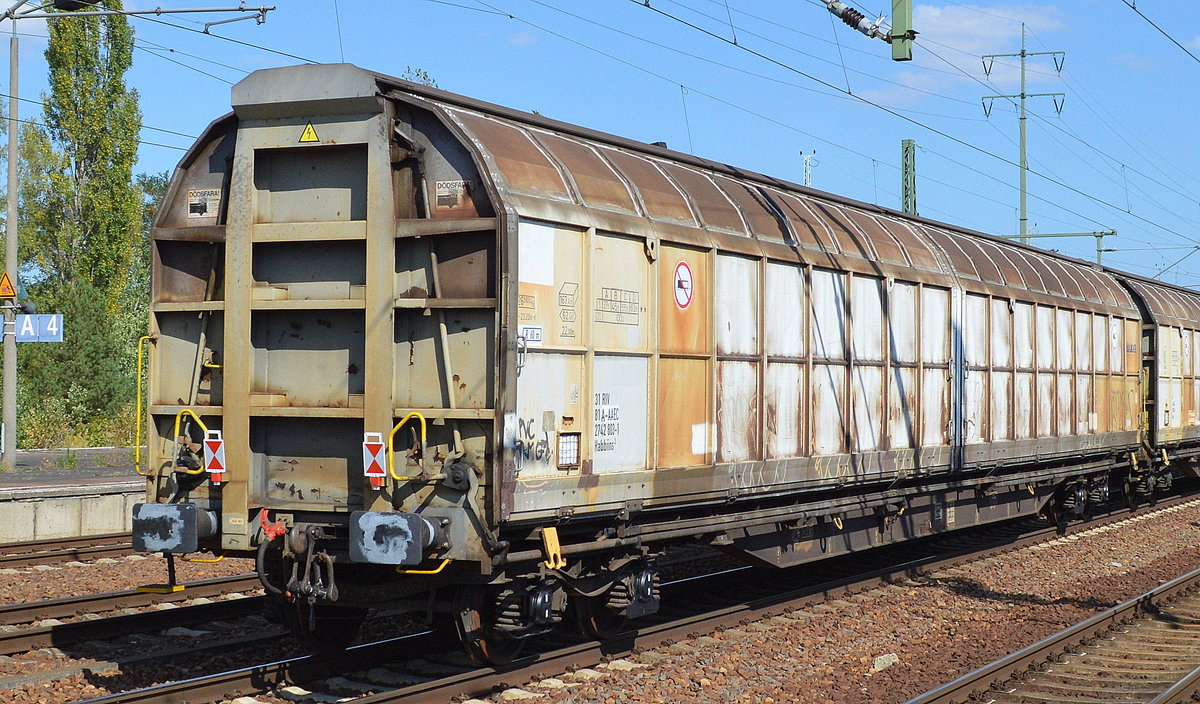 Österreichischer Großraum-Schiebewandwagen vom Einsteller AAEC mit der Nr. 31 RIV 81 A-AAEC 2742 803-1 Habbiins3 am 15.09.16 Bf. Flughafen Berlin-Schönefeld. 