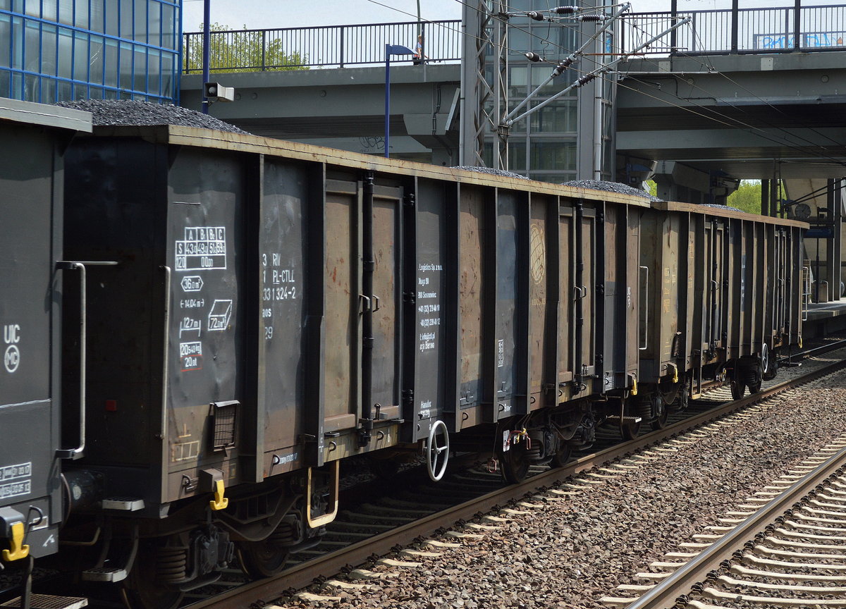 Offener Drehgestellwagen der polnischen CTL Logistics Sp. z.oo. mit der Nr.33 RIV 51 PL-CTLL 5331 324-2 Eaos mit Kohle beladen am 02.08.17 Bf. Berlin-Hohenschönhausen.
