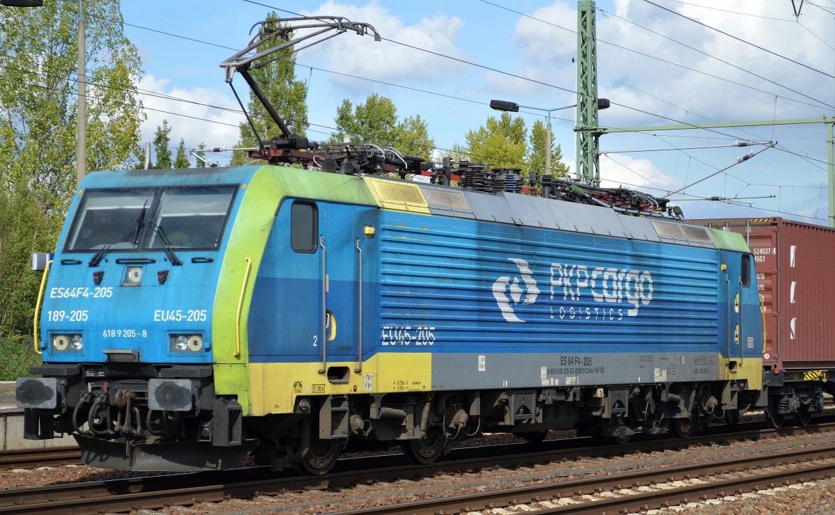 PKP Cargo Lok EU45-205/189-205 mit Containerzug am 25.09.15 Bhf.Flughafen Berlin-Schönefeld.