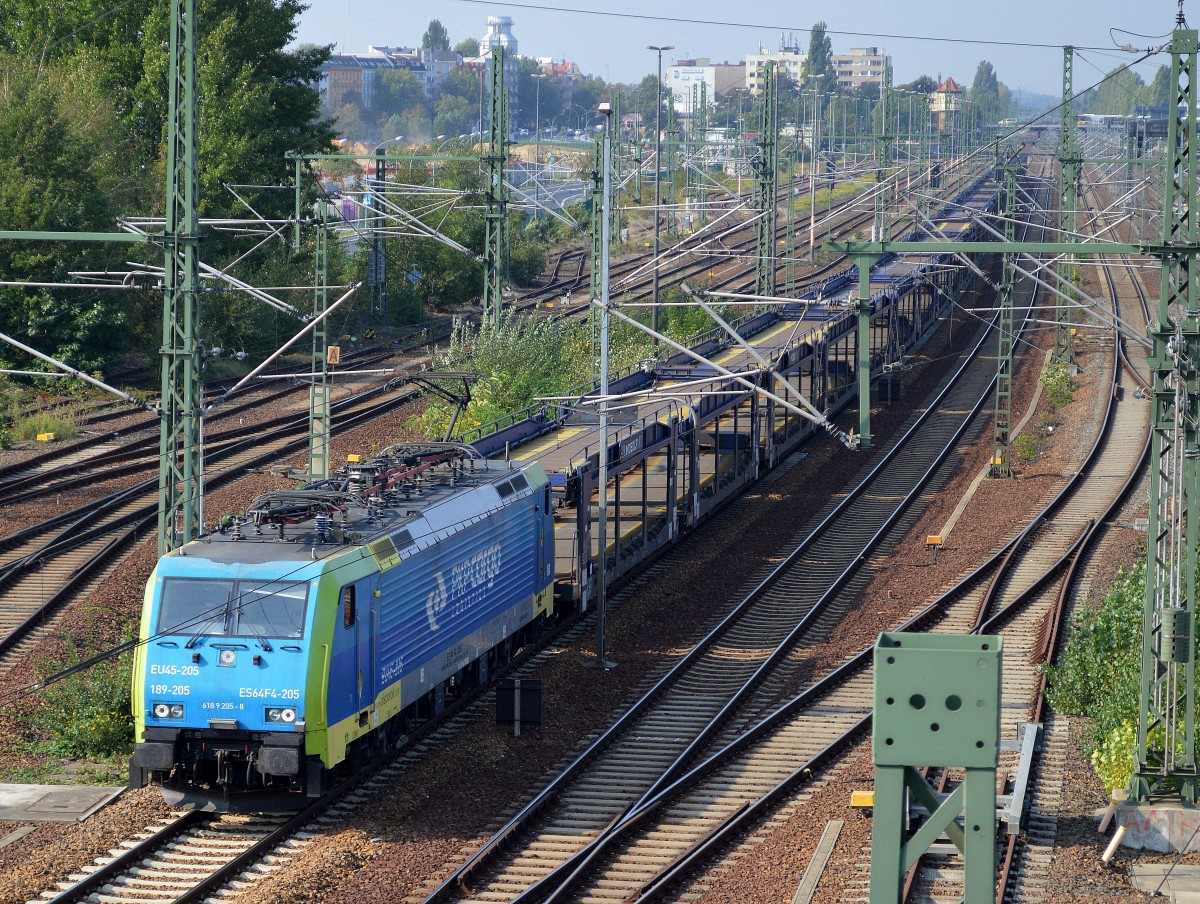 PKP Cargo mit MRCE Dispolok 189-205/EU45-205 mit Ganzzug unbeladener PKW-Transportwagen Richtung Nordosten am 17.09.14 unterhalb der Berliner Putlitzbrücke. 