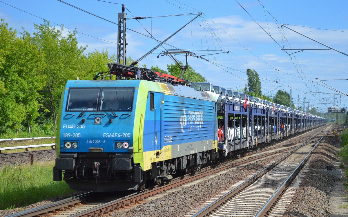 PKP Cargo mit MRCE Dispolok 189-205/EU45-205 mit Ganzzug PKW-Transportwagen fabrikneuer FIAT am 02.06.15 Durchfahrt Bhf. Berlin-Hohenschönhausen.