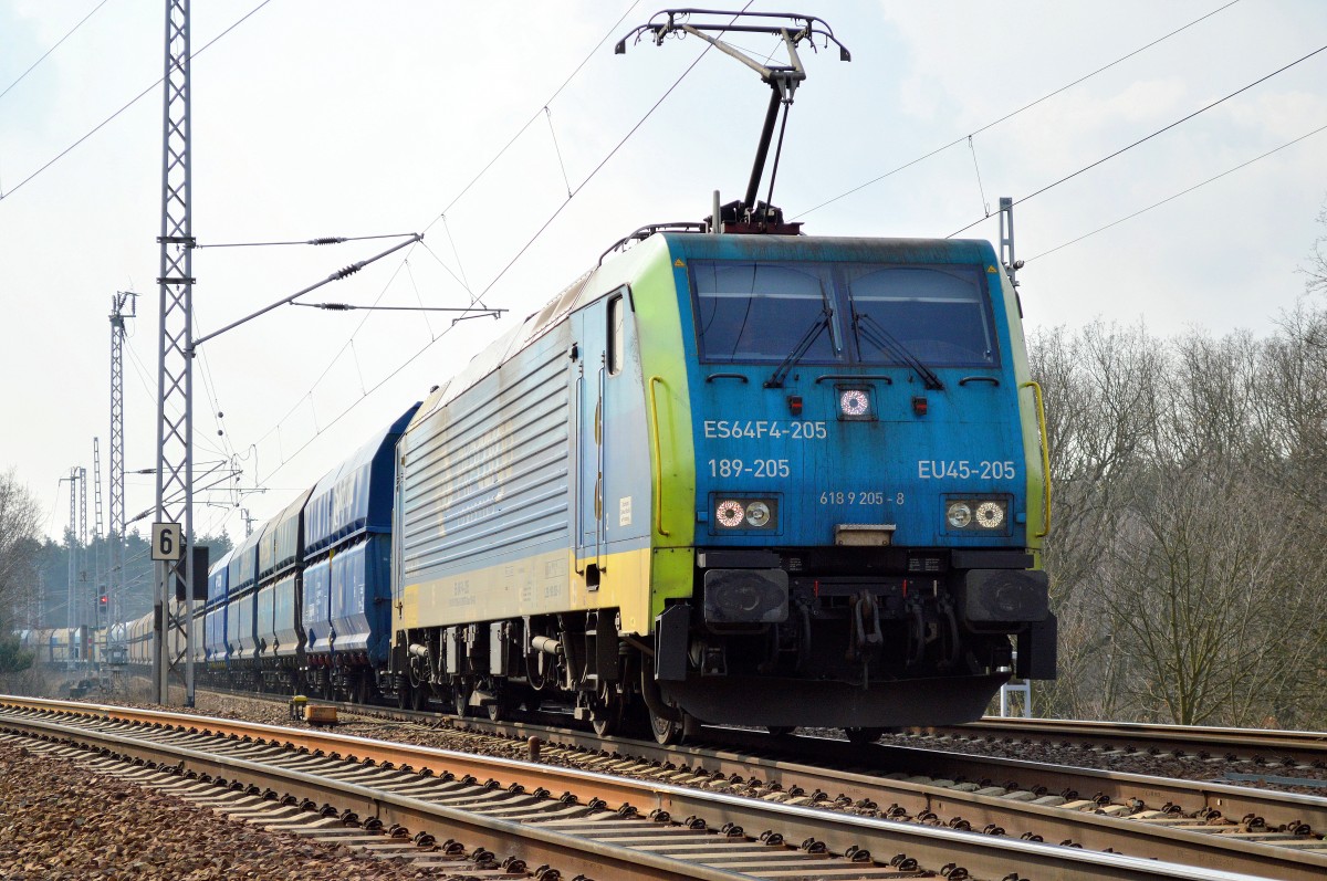 PKP Catgo mit EU45-205/189-205 und Ganzzug Schüttgutwagen am 08.06.13 Berlin-Wuhlheide. 
