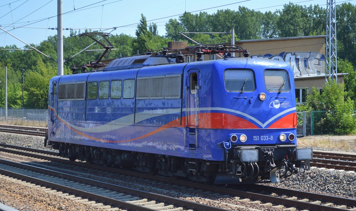 Portrait der SRI Mietlok 151 033-8 der EGP auf dem Weg Richtung Berlin Greifswalder Str. am 03.07.15 Berlin-Blankenburg.