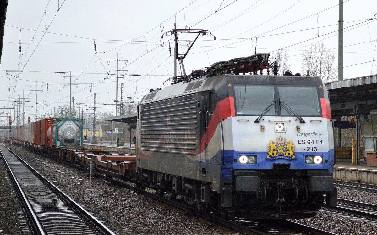Poznan-Shuttle mit der MRCE Dispo 189 213-2/ ES 64 F4-213 für ERSR am 22.02.17 Bf. Flughafen Berlin-Schönefeld. 