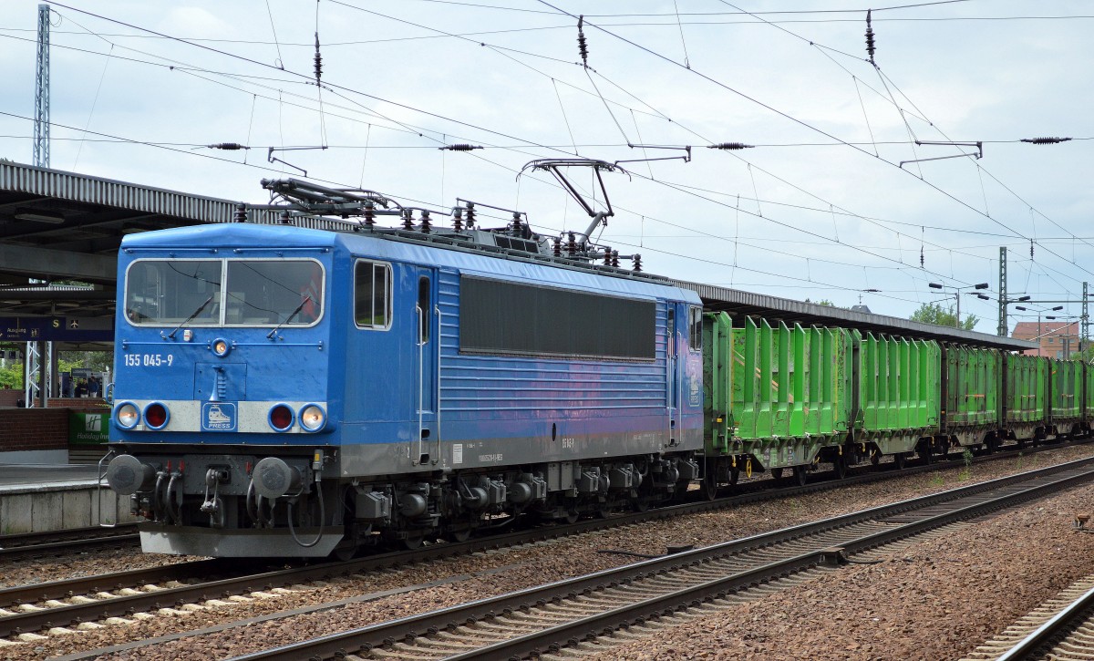 PRESS 155 045-9 mit Leerzug Rungenwagen für Satmmholztransporte am 19.05.15 Durchfahrt Bhf. Flughafen Berlin-Schönefeld.