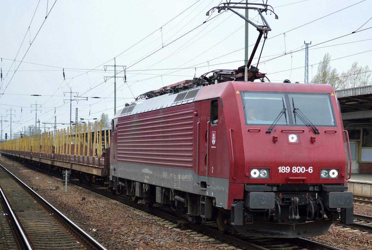 PRESS 189 800-6 mit einem Leerzug Stamholz-transportwagen am 15.04.16 Bf. Flughafen Berlin-Schönefeld.