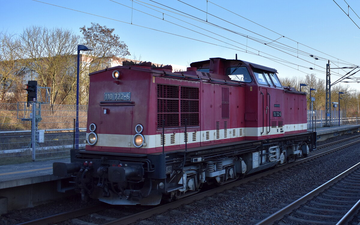 PRESS - Eisenbahn-Bau- und Betriebsgesellschaft Pressnitztalbahn mbH, Jöhstadt mit ihrer  110 722-6  [NVR-Nummer: 92 80 1202 708-4 D-PRESS] am 19.01.26 Durchfahrt Bahnhof Berlin-Hohenschönhausen.