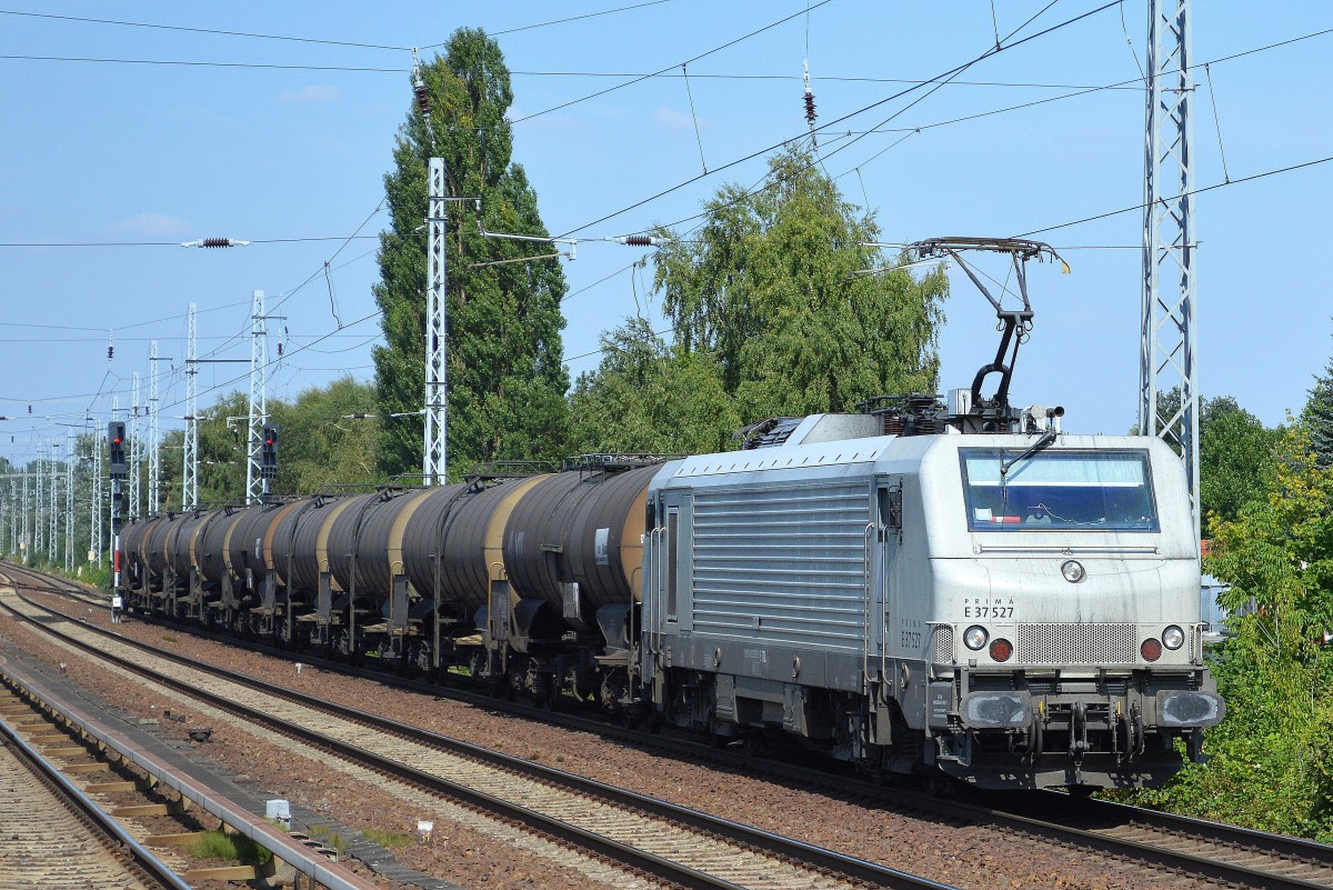 PRIMA E 37 527 für Captrain/TWE? mit einem Kesselwagenzug (geschmolzenes Schwefel) am 21.08.15 Berlin-Karow. 