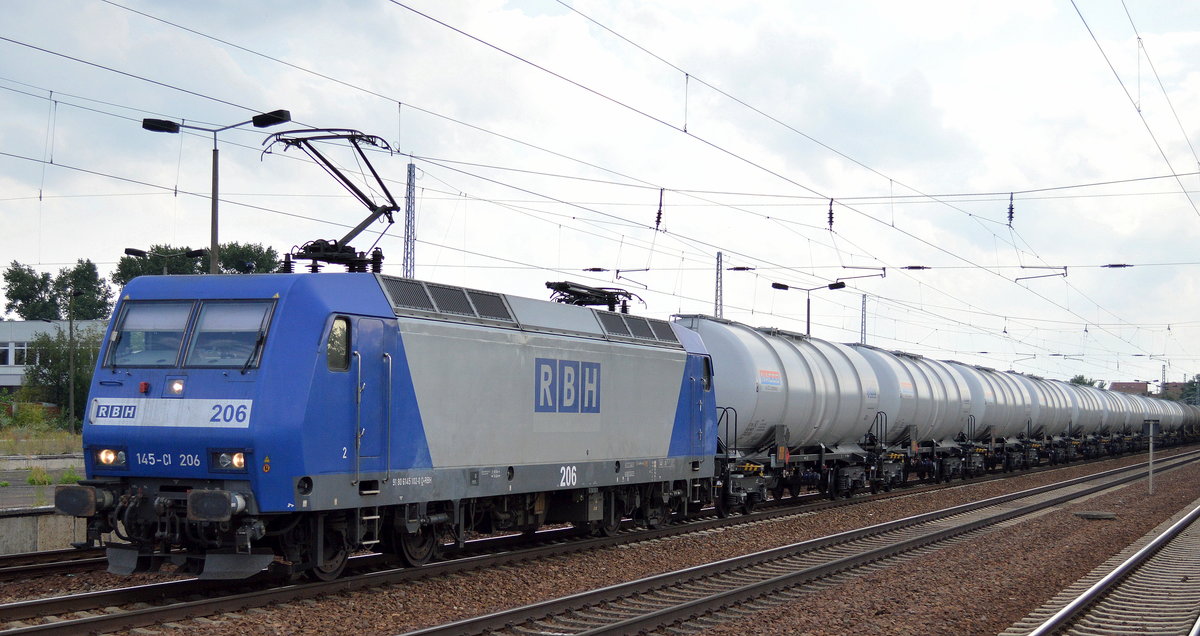 RBH 206/145-CL 206 (145 102-0) mit Kesselwagenzug (Styrol-Transport)am 29.07.16 Bf. Flughafen Berlin-Schönefeld.