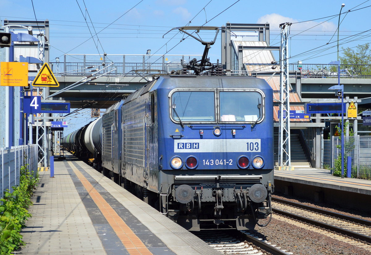 RBH Doppeltraktion 103/143 041-2 + 109/143 936-3 mit Kesselwagenzug am 10.05.16 Berlin-Hohenschönhausen.