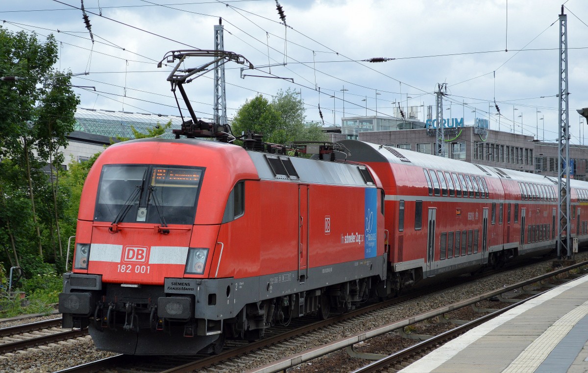 RE1 nach Magdeburg Hbf. mit 182 001 als Schublok am 16.06.15 Berlin-Köpenick.