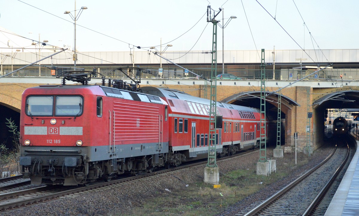 RE3 nach Doberlug-Kirch mit 112 189 bei der Ausfahrt Bhf. Berlin-Gesundbrunnen am 09.12.14