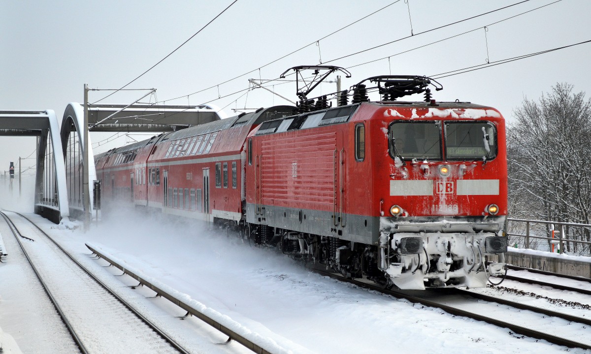 RE3 nach Wünsdorf-Waldstadt mit 112 186 am 29.12.14 Berlin-Pankow.
