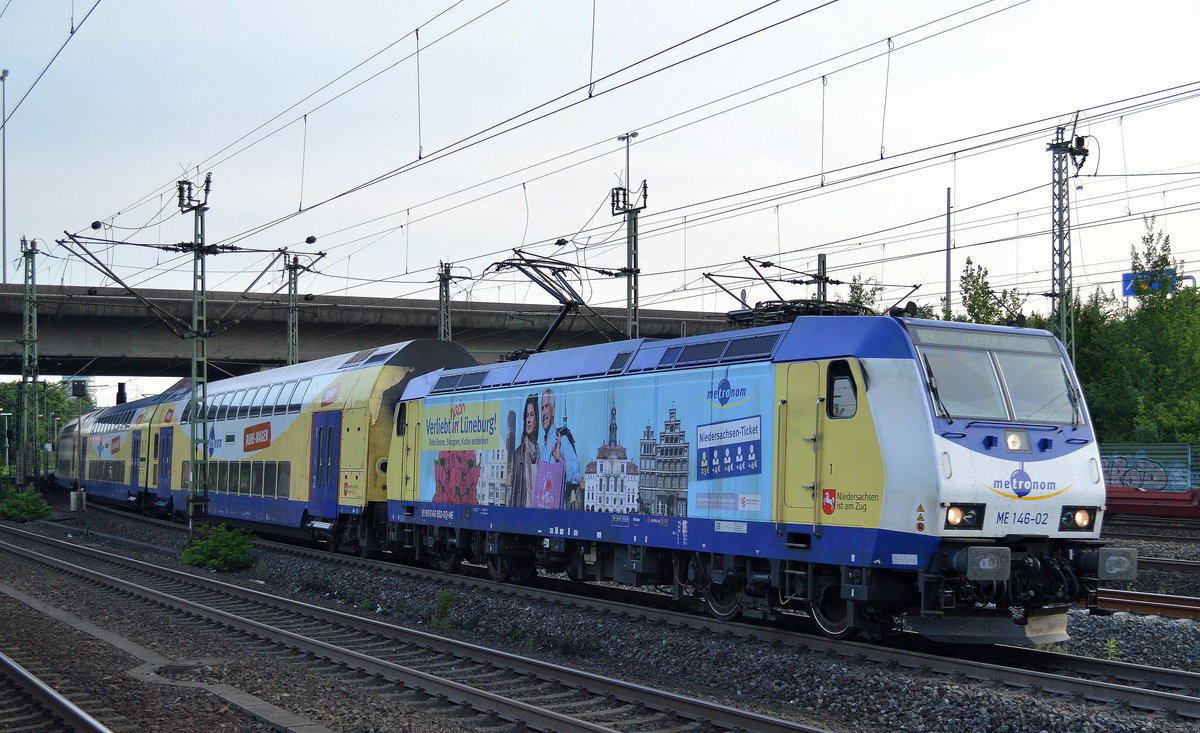 RE4 nach BREMEN HBF mit metronom ME 146-02/146 502-0 mit der schon älteren bekannten Werbung am 20.06.17 Ausfahrt Bf. Hamburg-Harburg.