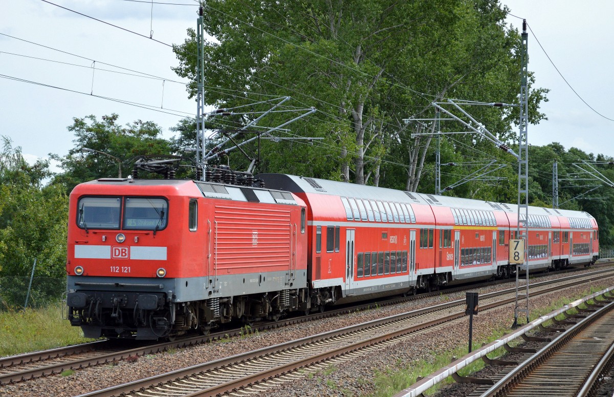 RE5 nach Stralsund mit 112 121 am 11.08.14 Mühlenbeck/Mönchmühle b.Berlin. 