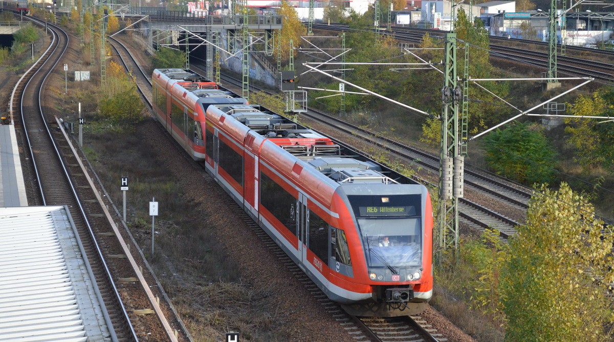 RE6 nach Wittenberge am 04.11.14 Richtung Berlin-Spandau unterhalb der Berliner Putlitzbrücke.