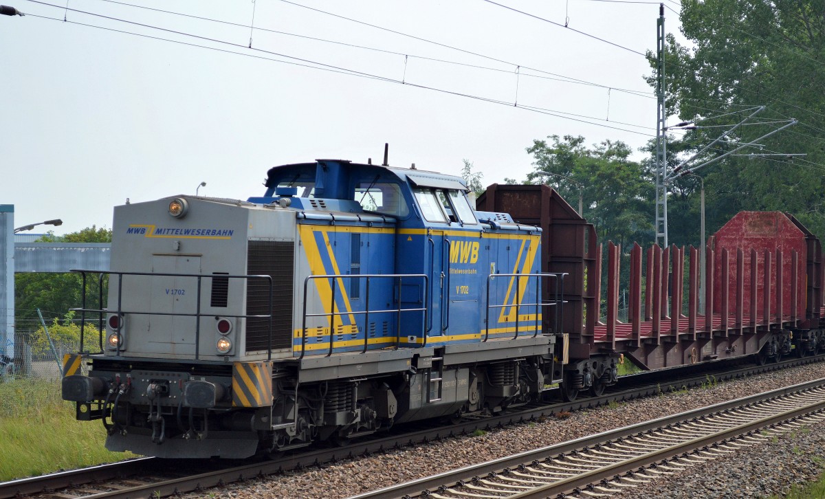 Rennsteigbahn mit MWB Mietlok V 1702 (203 103-7) mit leeren Rungenwagen Typ Sps der Fa. WHF für Holztransporte Richtung Oranienburg, 28.07.14 Mühlenbeck/Mönchmühle b.Berlin.