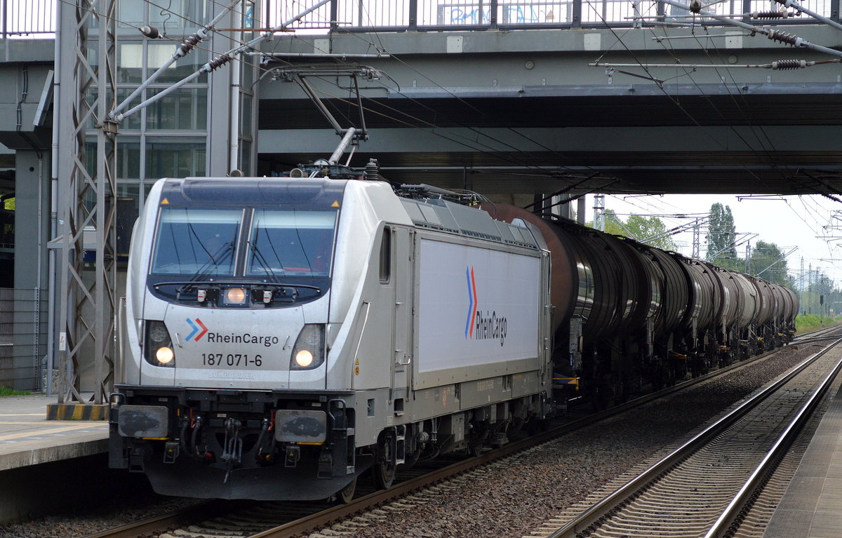 RHC 187 071-6 mit Kesselwagen (leer) Richtung Stendell am 02.08.17 Bf. Berlin-Hohenschönhausen.