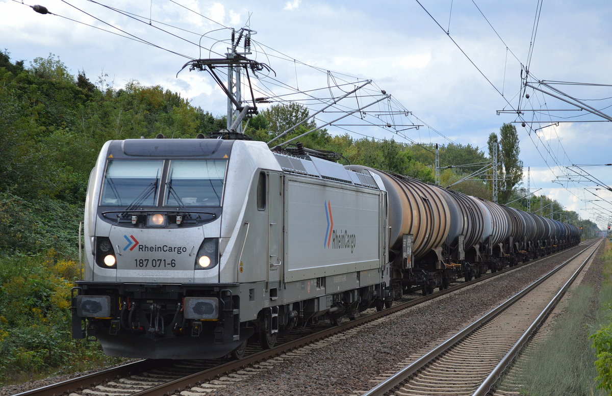 RHC 187 071-6 mit Kesselwagenzug am 03.09.17 Bf. Berlin-Hohenschönhausen.