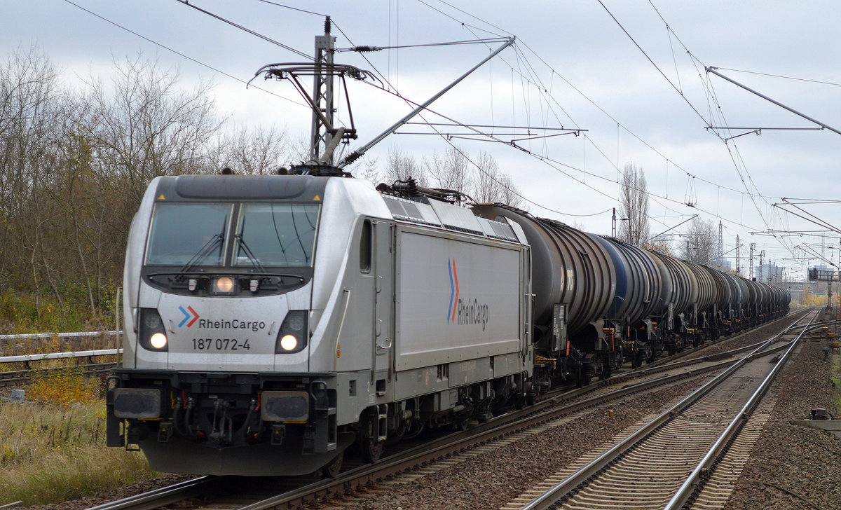 RHC 187 072-4 mit Kesselwagenzug (leer) Richtung Stendell am 12.11.17 Berlin-Hohenschönhausen.