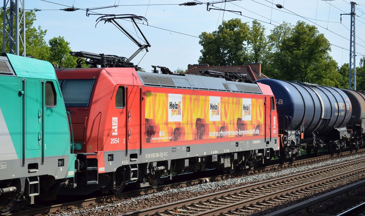RHC 2054/185 586-5 noch mal einzeln bei schönen Lichtverhältnissen vor Kesselwagenzug am 03.07.15 Berlin-Karow.